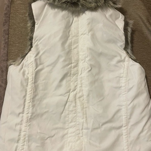 White sleeveless vest with fur new, size S