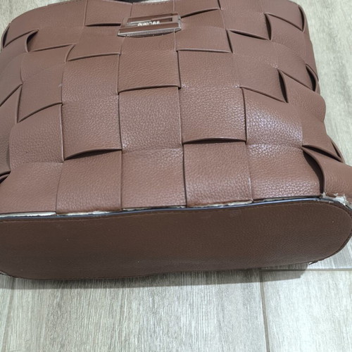 Guess handbag used, brown with base defect
