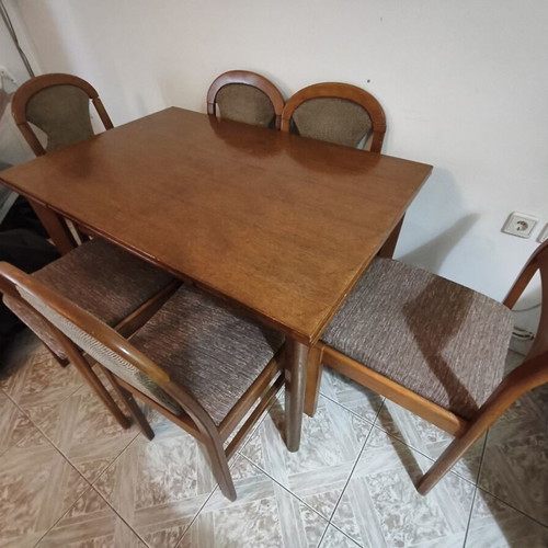Wooden extendable dining table with 6 chairs