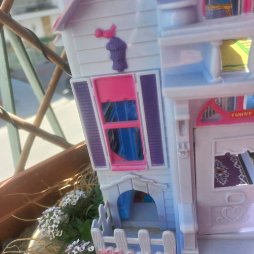Kruzzel dollhouse suitcase like new, 6 rooms without figures