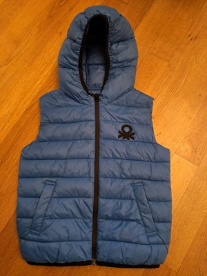 Benetton kids sleeveless jacket with hood used, blue, size Small 6-7 years