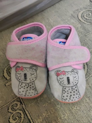 Chicco no 21 slippers used with scratches