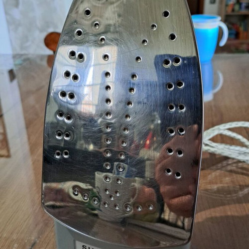 Singer 2000W steam iron used