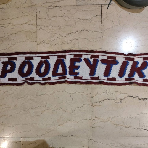 Proodeftiki scarf used