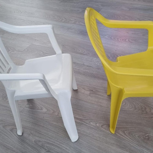 Children's chairs like new, plastic with cushions, set of 2