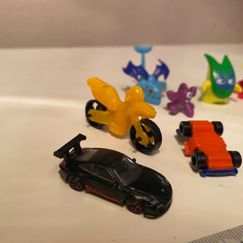 Set of 8 figures miniatures monsters and vehicles new