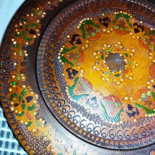 Vintage carved wooden plate handmade, like new, decorative