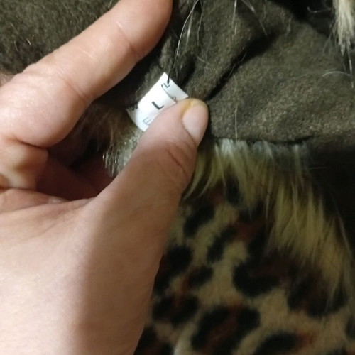 Fur wolf hat like new, size L, brown