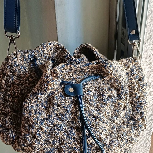 Handmade straw shoulder bag beige and blue with inner lining