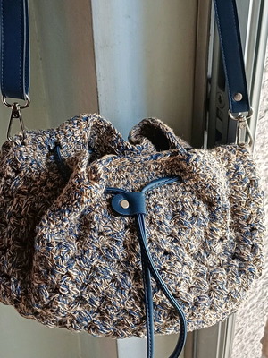 Handmade straw shoulder bag beige and blue with inner lining