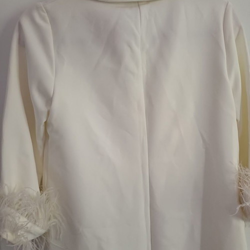 BSB Gold Label dress white new, size small, with collar and feather sleeves