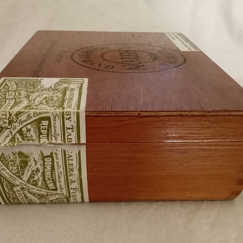 Ashton Magnum cigar box used, wooden