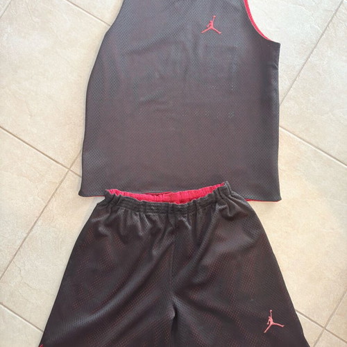 Jordan sportswear set like new, reversible, size L, black and red