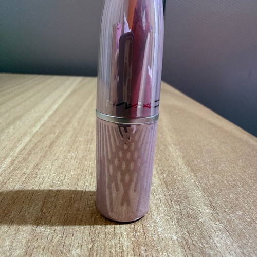 Mac Matte Lipstick in Heart Goes Boom shade like new