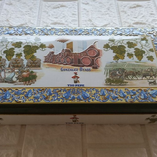 Spanish Sherry Miniatures Set new, metal box with 6 bottles 5cl