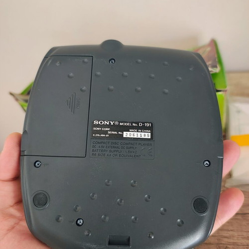 Sony D-191 Discman used, does not read discs