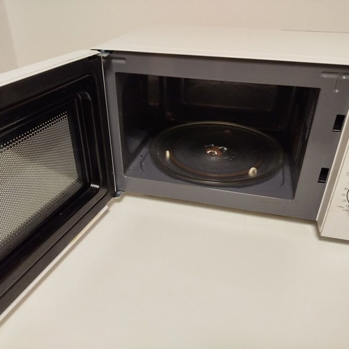 Candy CMW20SMW microwave oven used 20lt white
