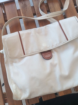 Vintage shoulder bag like new, white