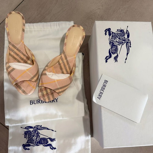 Burberry leather heels, size 40, beige and pink