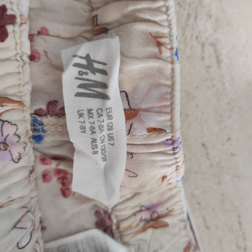 H&M shorts pack of 2 for 7 years old like new, white and brown