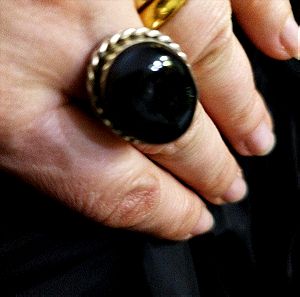 Δαχτυλιδι με μαυρη πετρα