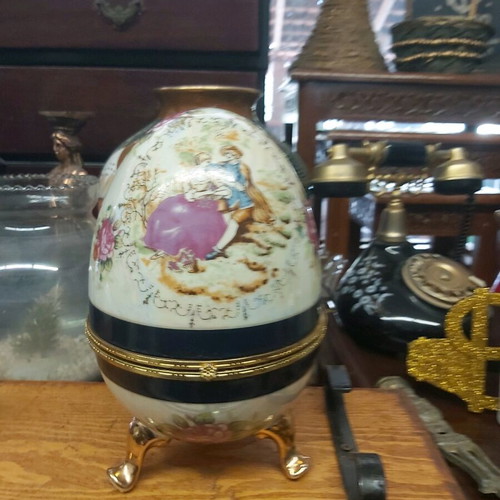 Decorative Limoge Egg like new, 20x15 cm, hinged