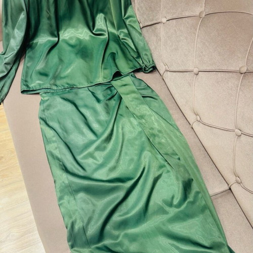 Mataksoto set blouse and skirt L like new, green