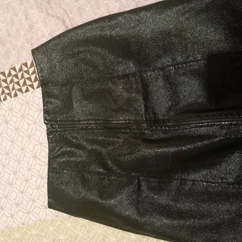 Owtwo vinyl skirt like new, one size, black with zipper
