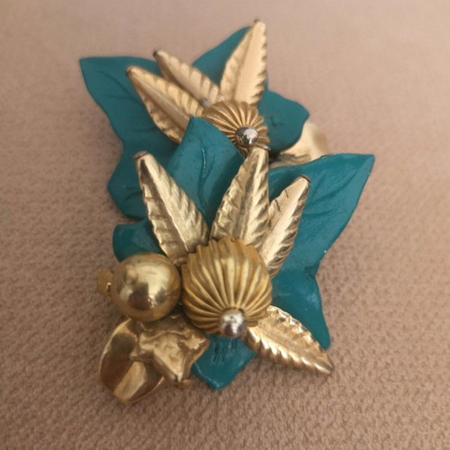 Vintage clip earrings used, green and gold