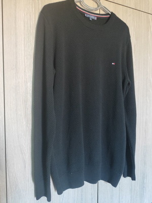 Tommy Hilfiger knitted sweater size L like new, black