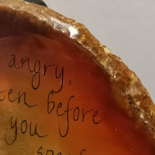Decorative plaque in natural agate stone used with wooden base