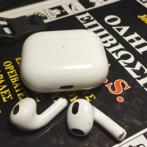 AirPods 3 used with minor scratches, fully functional