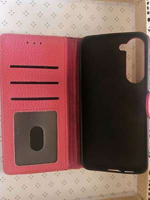 Samsung S23+ case like new
