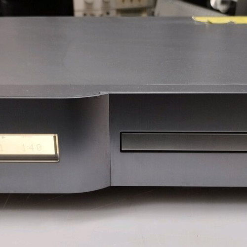 Pioneer D6 used with remote in very good condition