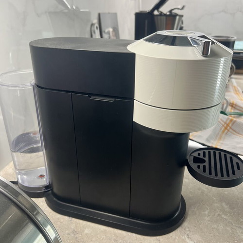 Nespresso Vertuo Next De'Longhi coffee machine like new, white/off-white