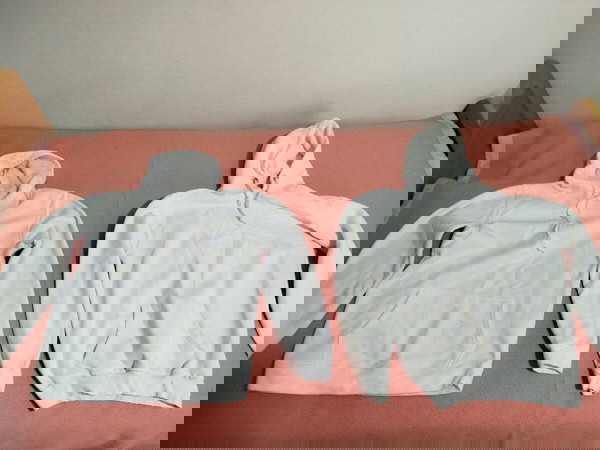 две бели суитчъри за открито 10 евро и двете.