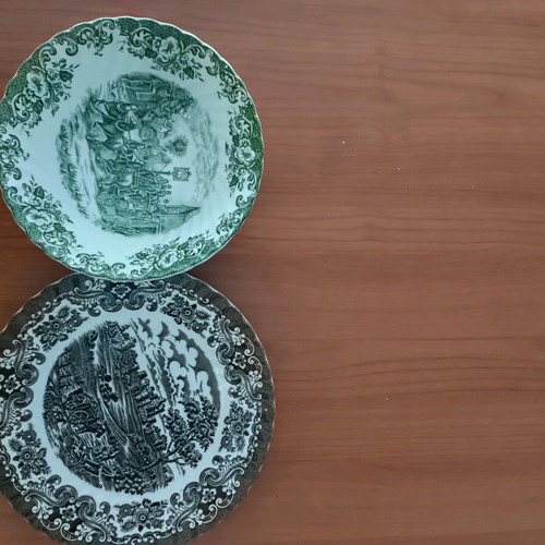 Porcelain plates like new, set of 2 pieces
