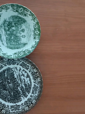 Porcelain plates like new, set of 2 pieces