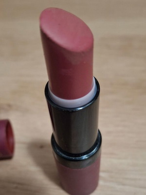 Lipstick number 12 from Golden Rose like new