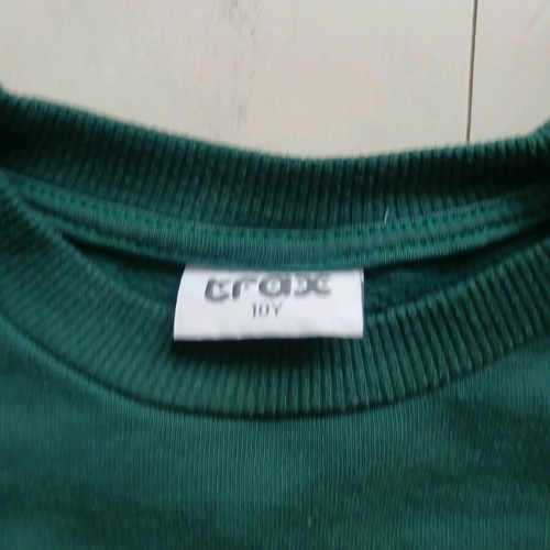 Trax green sweatshirt like new for 10 years old
