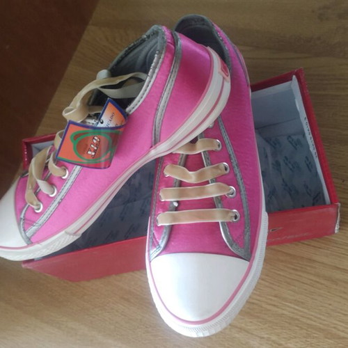 Sneakers women's size 38 fuchsia metallic like new