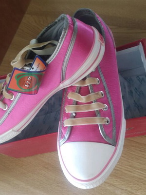 Sneakers women's size 38 fuchsia metallic like new