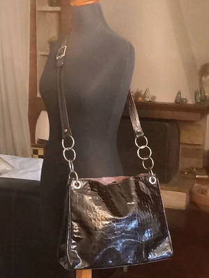 Bally vintage patent leather shoulder bag used