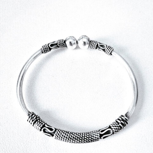 Silver 9.25 bracelet like new, reinforced at the bottom