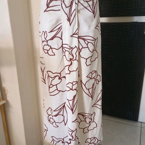 MOTF women's skirt like new, 100% linen, size L/XL, cream/burgundy