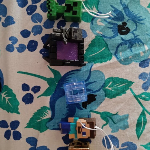 Minecraft Kinder Joy figures with tags and strings