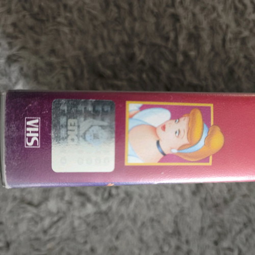 Cinderella Walt Disney Classics VHS like new, dubbed
