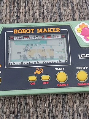 Ηλεκτρονικό παιχνίδι LCD Robot Maker μεταχειρισμένο, δεκαετία 1980