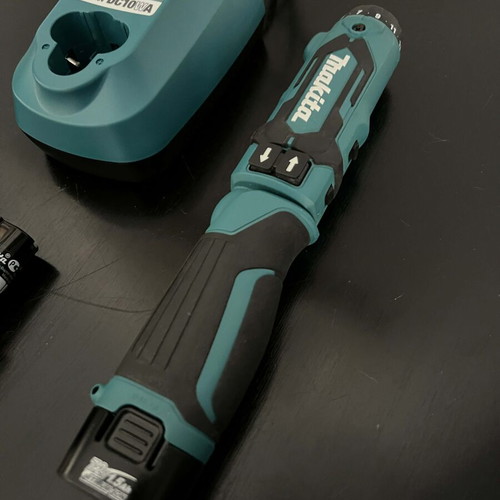 Makita DF012D 7.2V cordless drill set like new with charger and 2 batteries