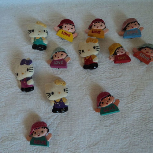 Romantic pins of girls from the previous century, pack of 10, used